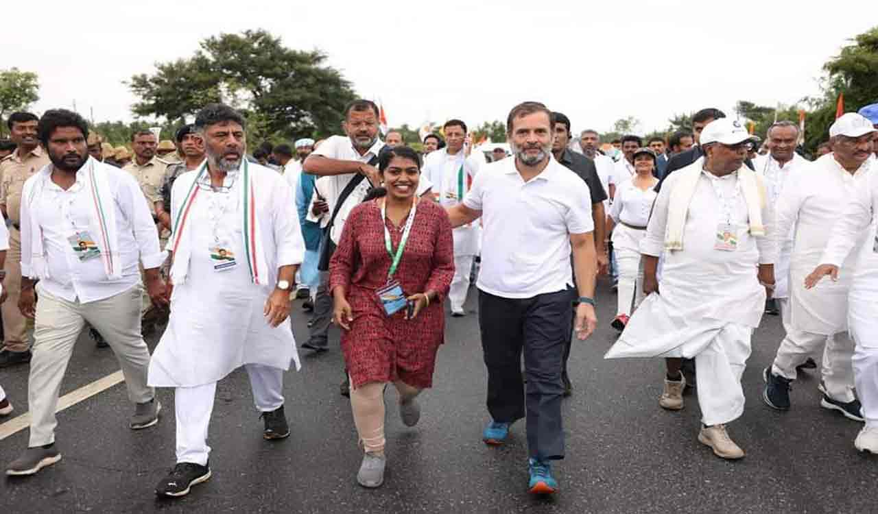 Bharat Jodo Yatra enters day 2 in K’taka; FIR against Cong worker for holding PayCM poster