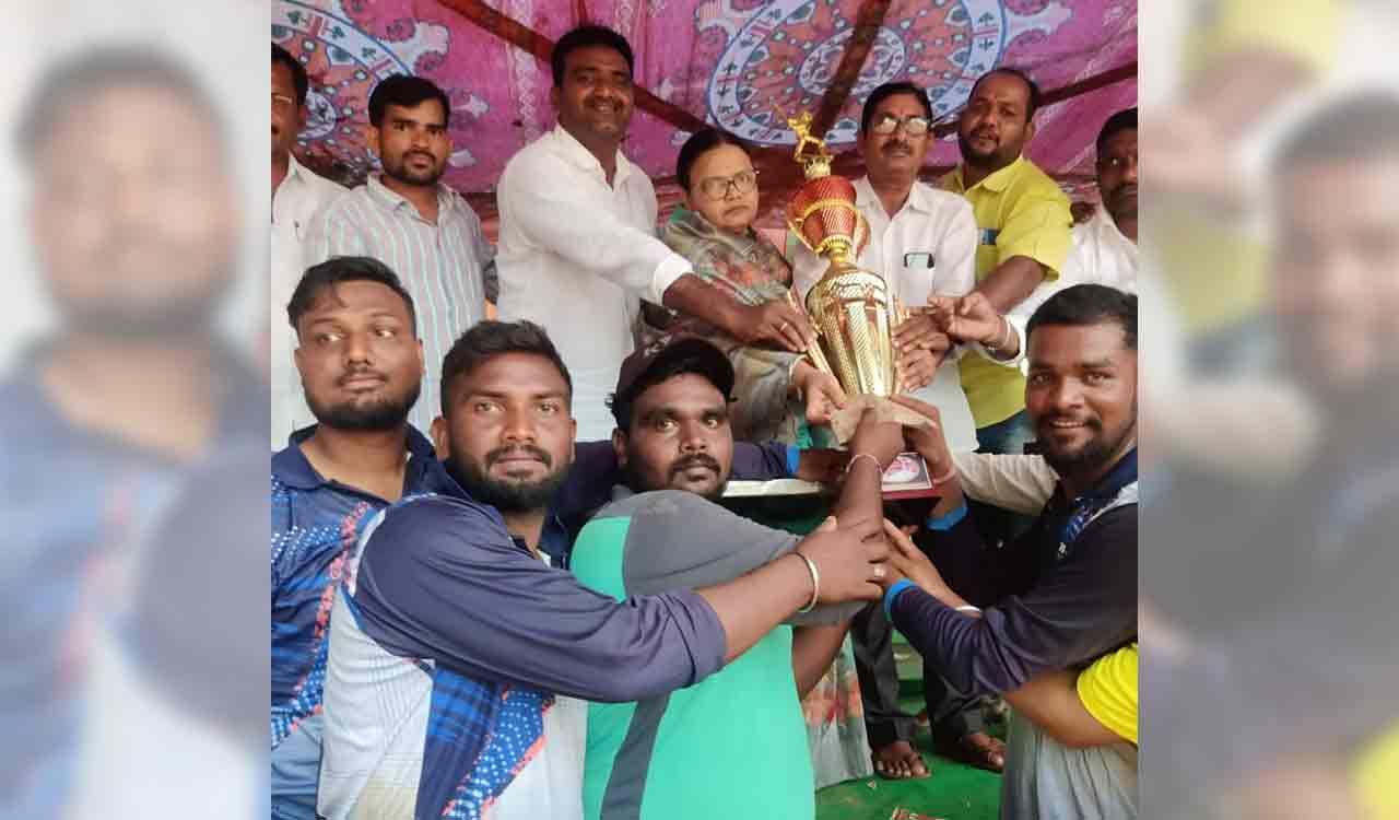 Mancherial: Balka Suresh memorial cricket tourney ends in Chennur