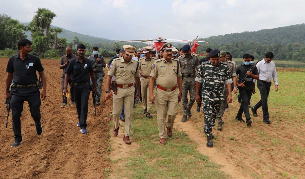 DGP Mahender Reddy lauds Kothagudem police for tackling Maoists