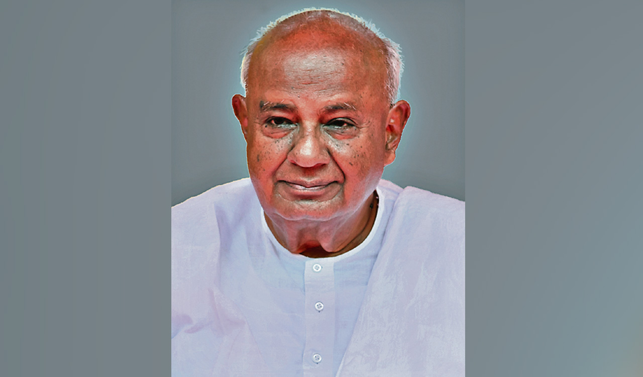 Only KCR can dethrone NDA government: Deve Gowda