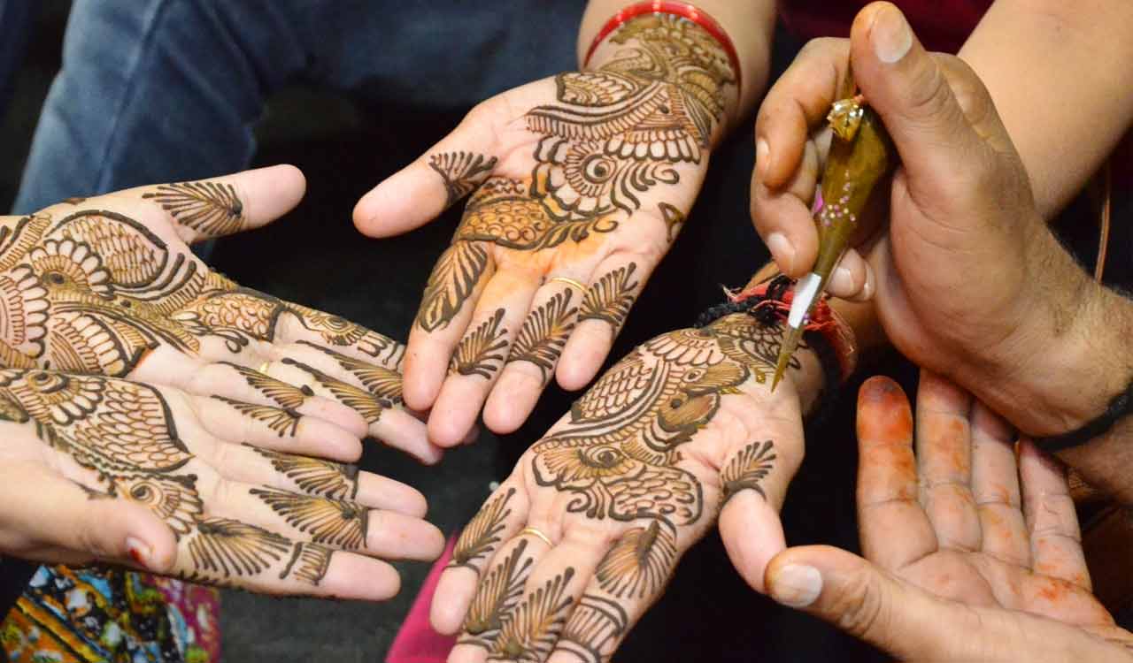Don’t apply mehendi from Muslim youth, warns Hindu Mahasabha