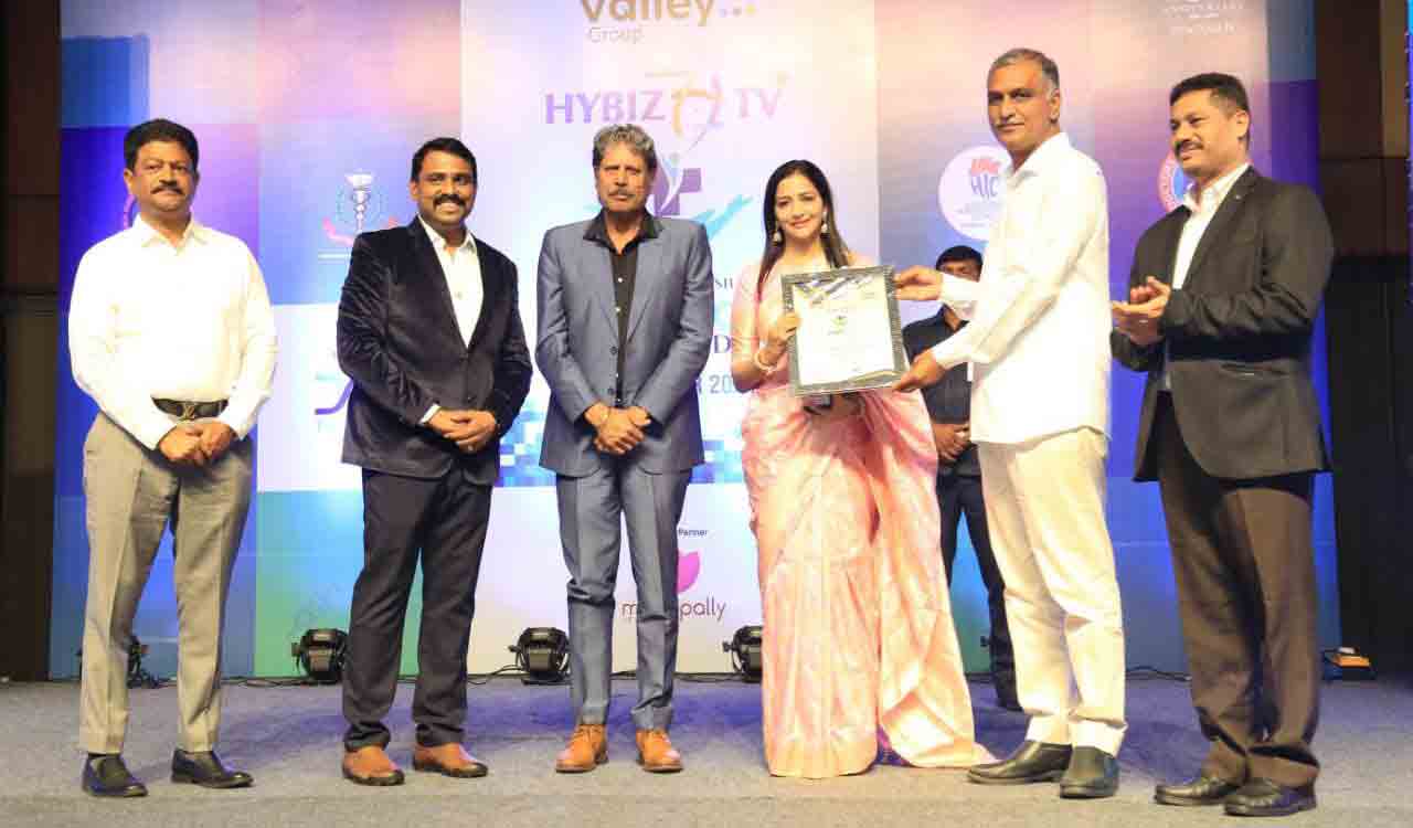 Harish Rao presents Hybiz TV Healthcare awards to Doctors, hospitals