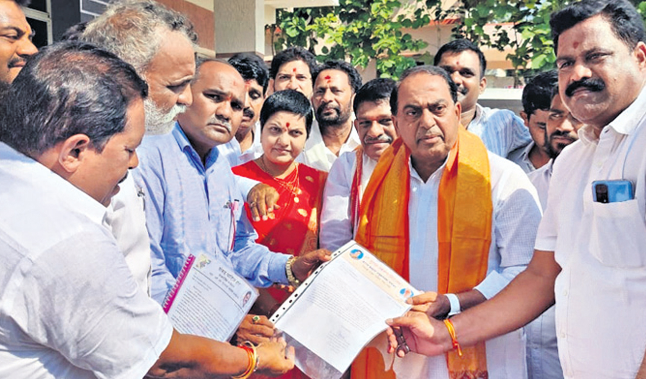 Maharashtra’s Sarpanch body extends support to KCR’s national party