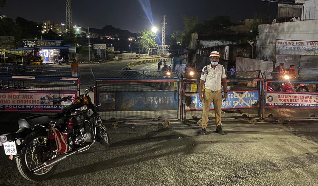 Hyderabad: 100 feet road at Jiyaguda closed due to heavy inflows