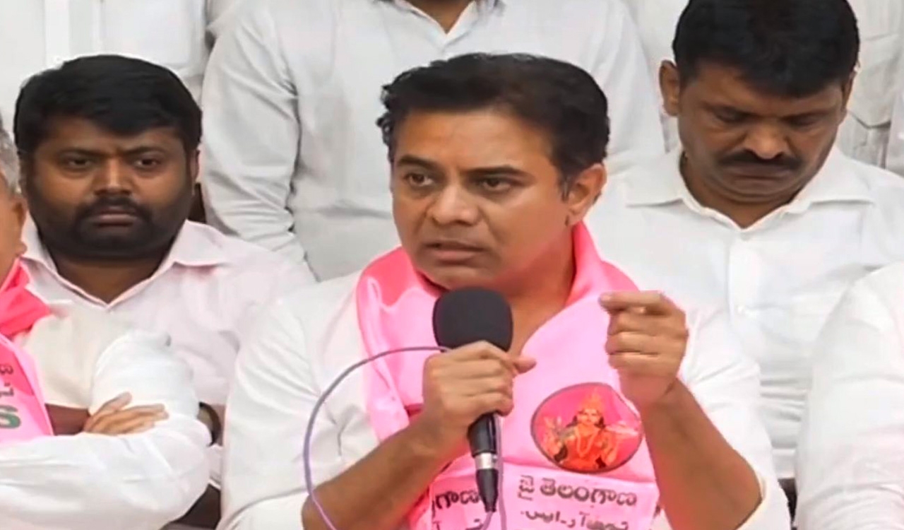 Modi Govt proving to be detrimental for handloom and textiles industry: KTR
