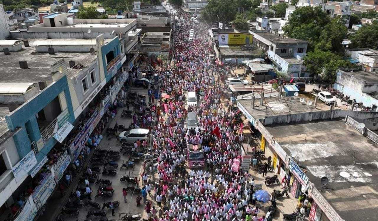 KTR promises to adopt Munugode if TRS candidate wins