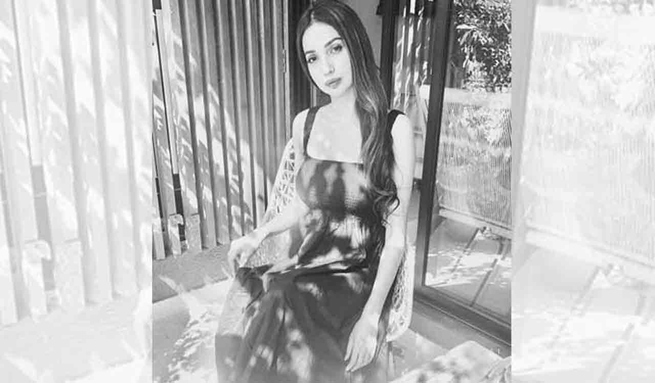 Kanika Dhillon joins hands with change.org India; initiates petition against domestic violence 