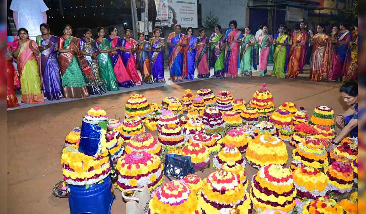 Saddula Bathukamma celebrated on a grand scale in erstwhile Karimnagar