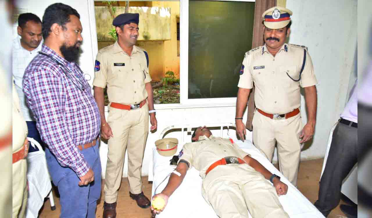 Healthy persons should donate blood: Karimnagar CP