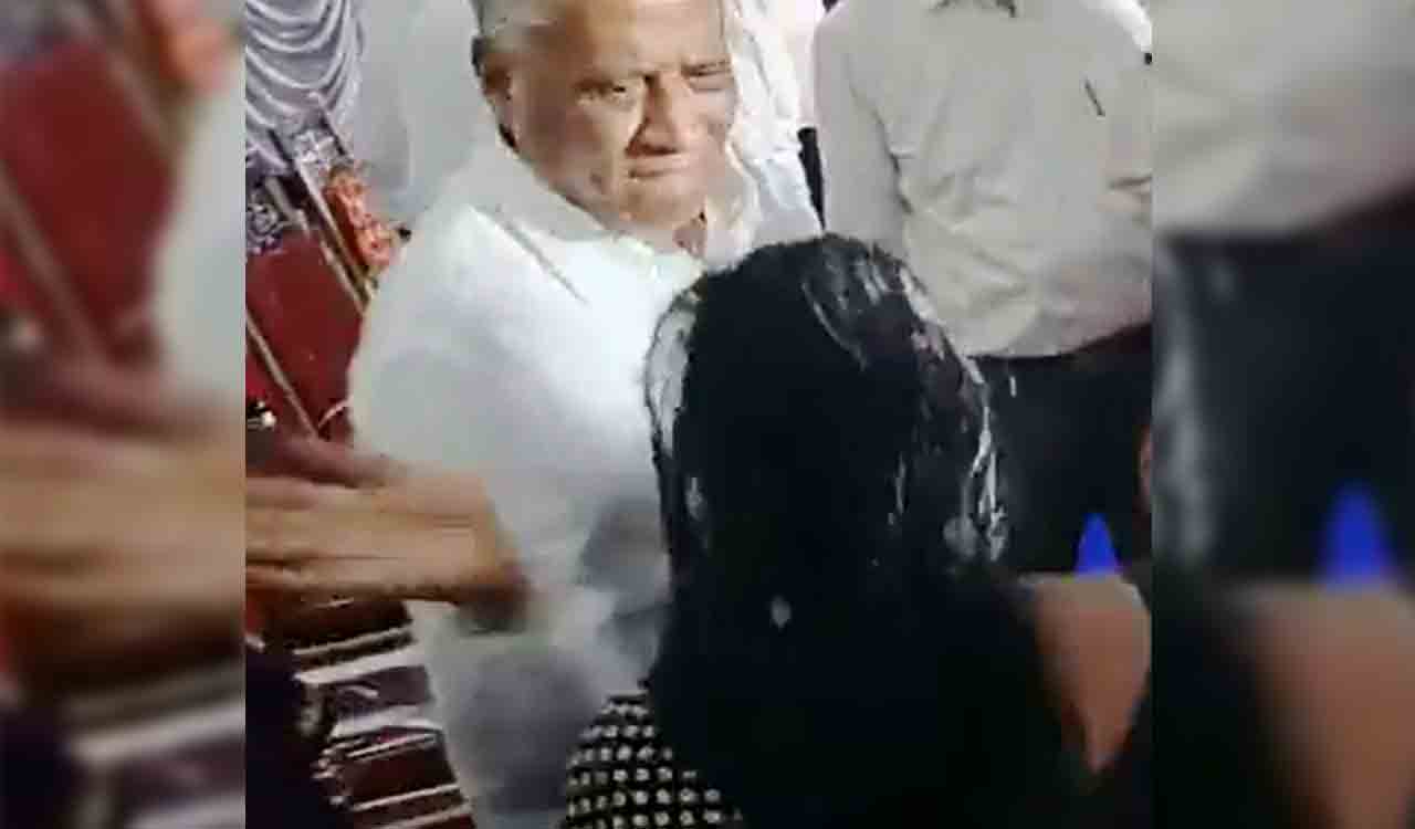 Karnataka minister slaps woman at public function, video goes viral