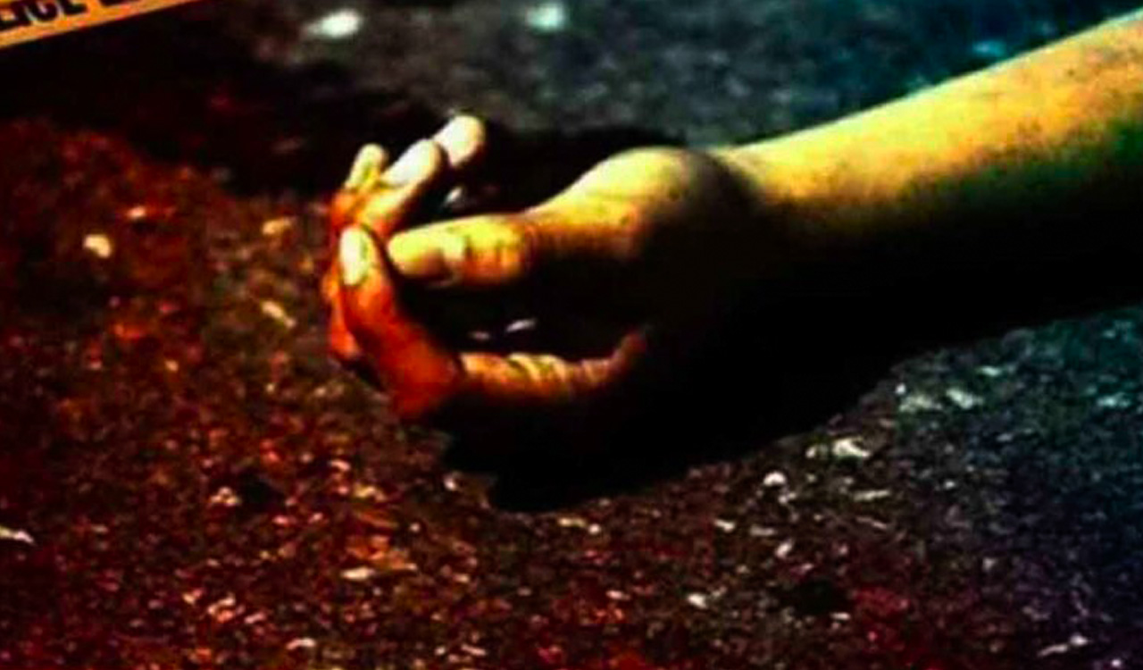 Man on bike hits tree, killed in Peddapalli