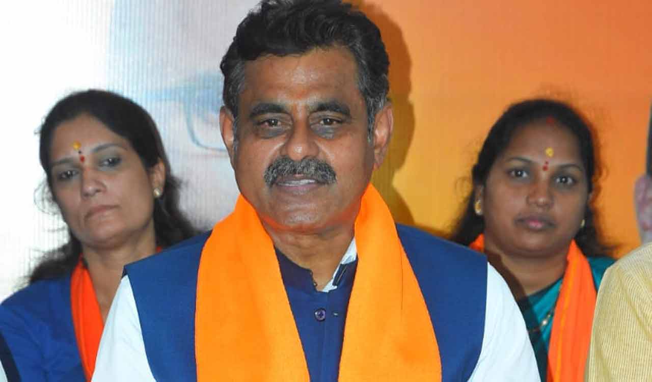 Konda Vishweshwar Reddy draws flak for body-shaming arrested Swamy, tweets photo with Rajnath Singh