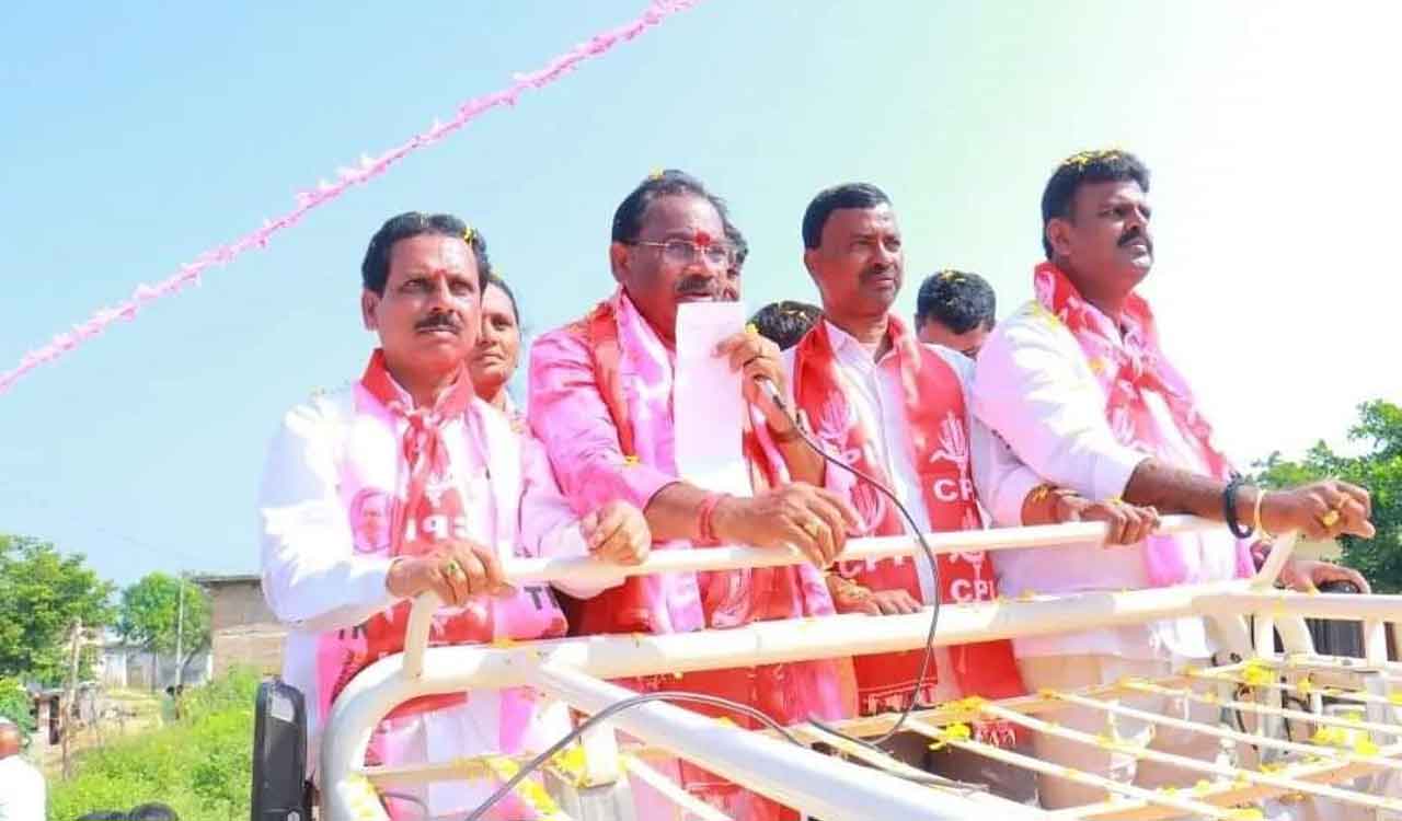 Munugode by-poll: Development brought to halt by Rajgopal Reddy, says TRS candidate