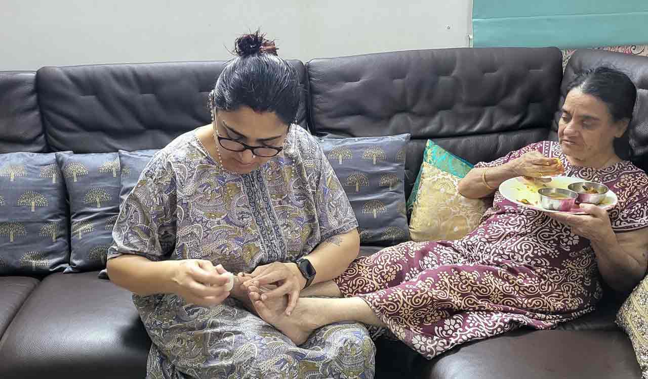 Guess what’s Kushboo Sundar’s ‘best medicine for healing’