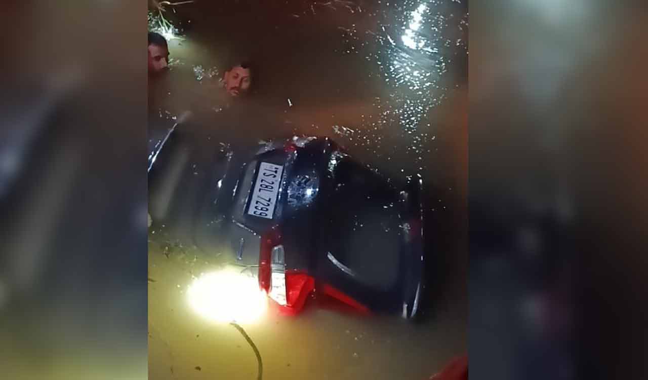 Mahabubabad: Four people killed as car plunges into open well near Kesamudram