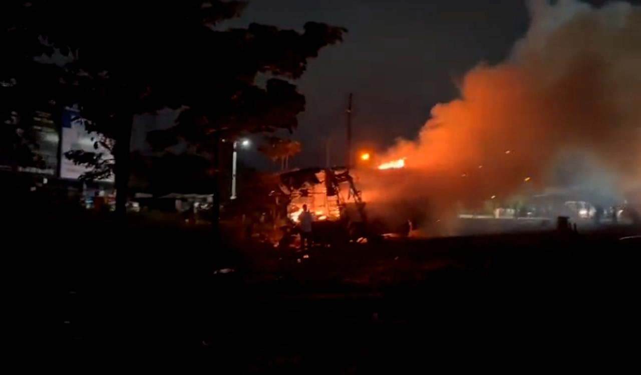 Maharashtra: 10 dead, 30 hurt as bus rams into truck, catches fire