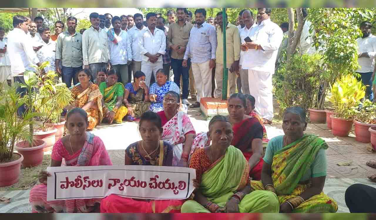 Medak: Man leaves wife a day after marriage, she protests at DSP office
