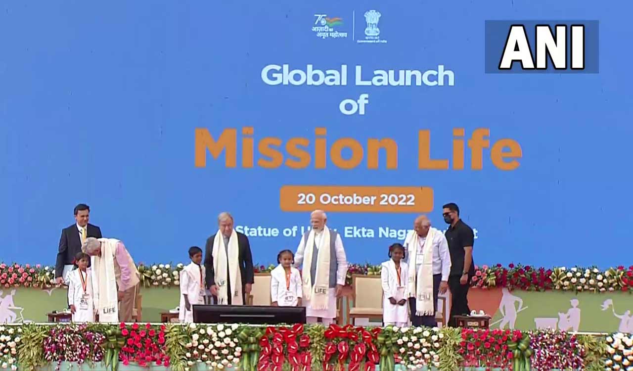 Modi holds bilateral meeting with UN Secretary General Guterres in Gujarat