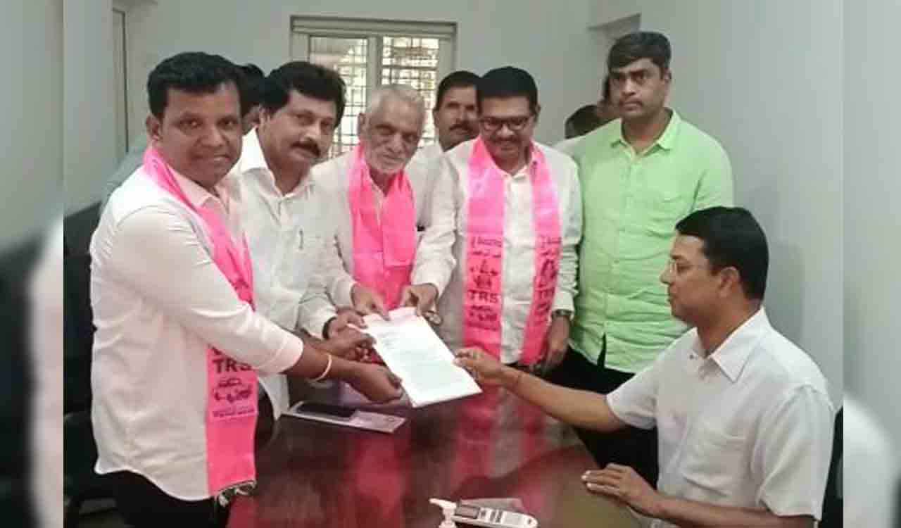 TRS (BRS) seeks disqualification of Komatireddy Rajgopal Reddy for his ‘quid pro quo’ arrangements with BJP