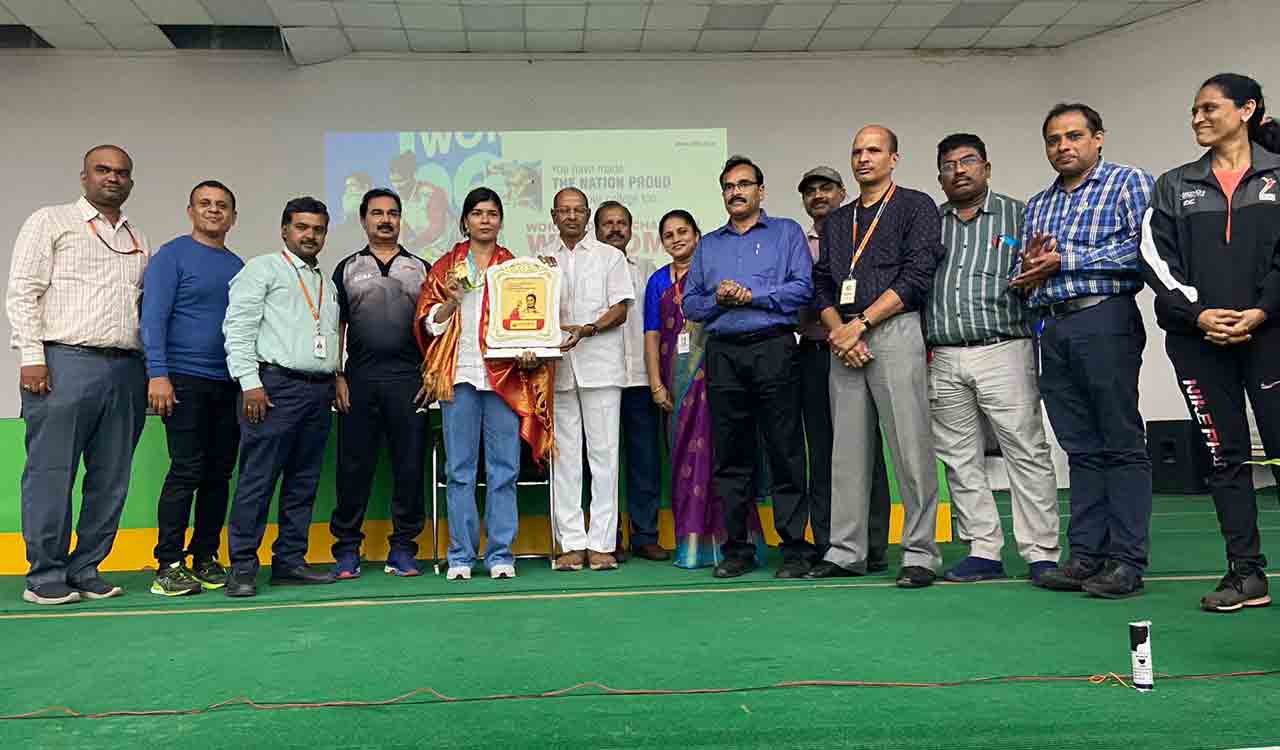 MLRIT chairman felicities Nikhat Zareen