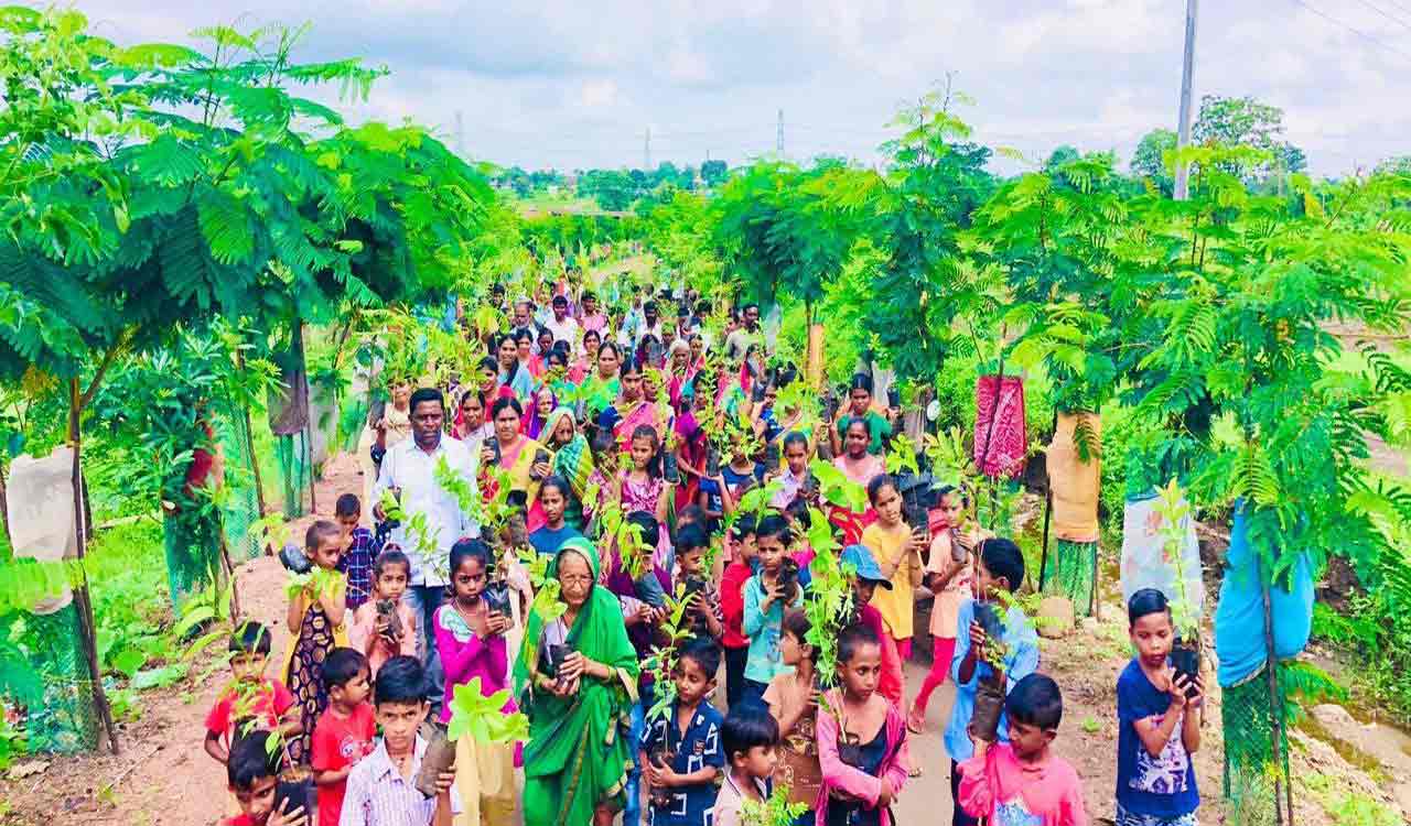 Residents of Mukhra (K) plant one lakh saplings under GIC