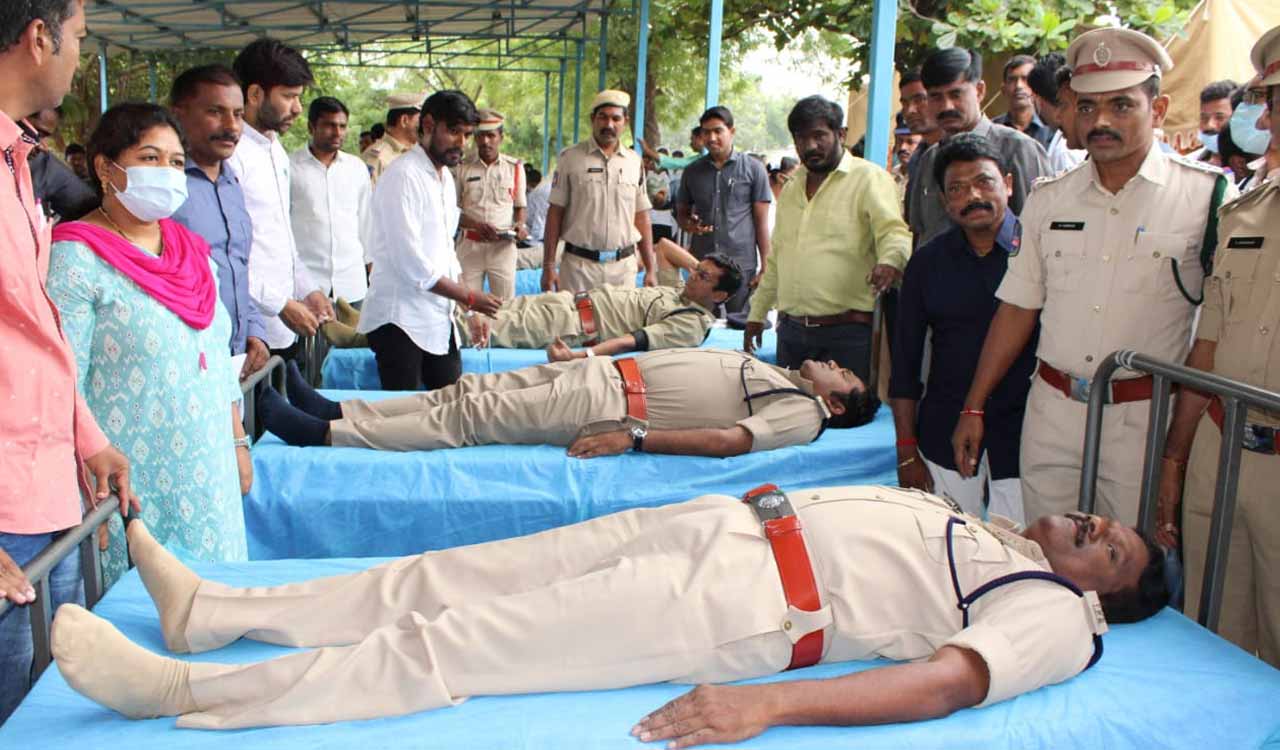 Police organise blood donation camp in Adilabad