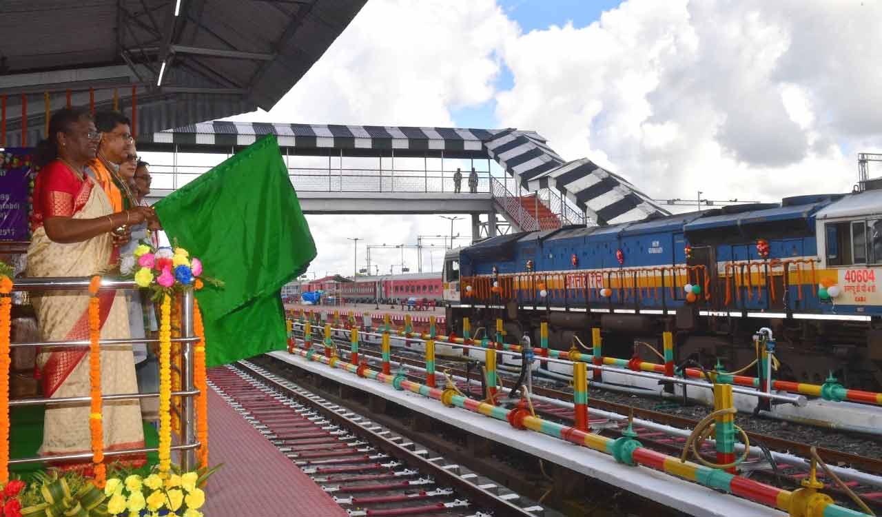 President flags off two trains between Tripura, Bengal, Assam, Manipur