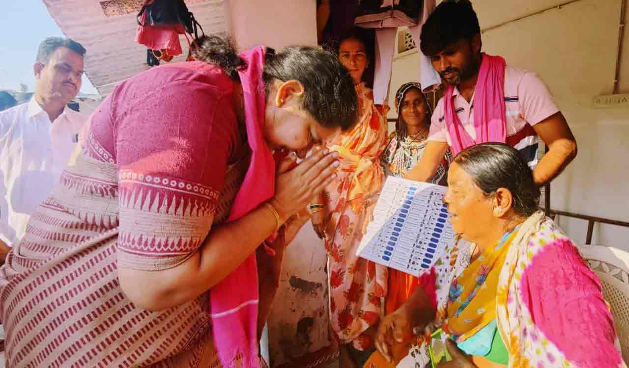 Vote for TRS in Munugode bypoll to send strong signal to BJP: Satyavathi Rathod