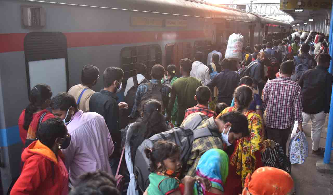 Beware of touts this festive season, says SCR