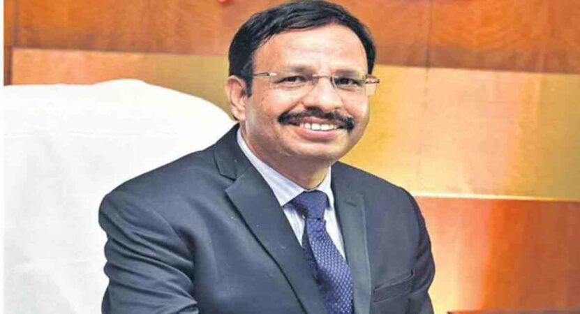 Five including Sajjanar injured in accident in Peddapalli