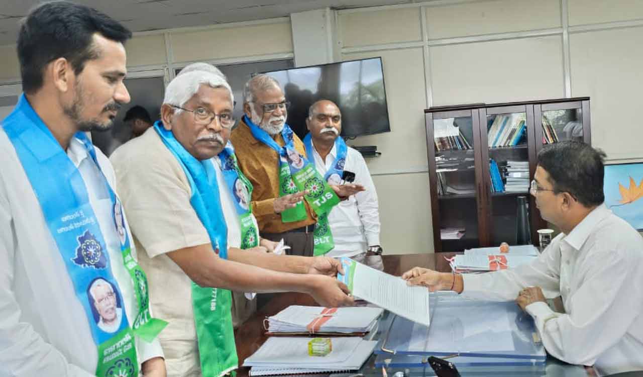 Munugode bypoll: TJS urges ECI to act against money, liquor distribution