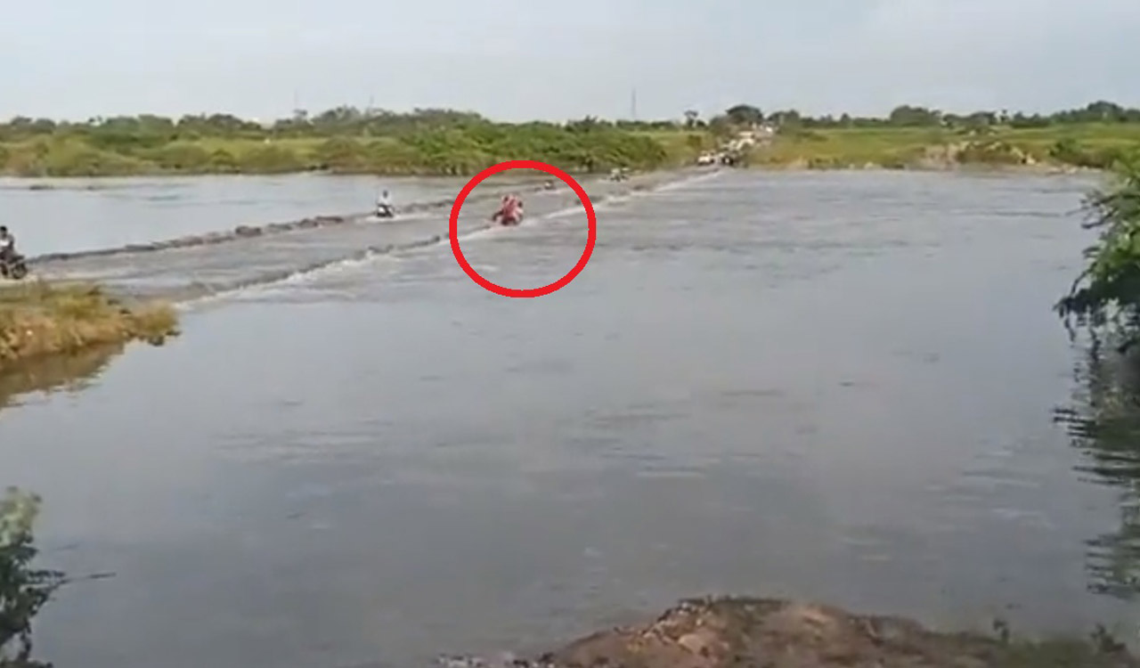 Three persons, including woman and daughter, washed away in Wanaparthy