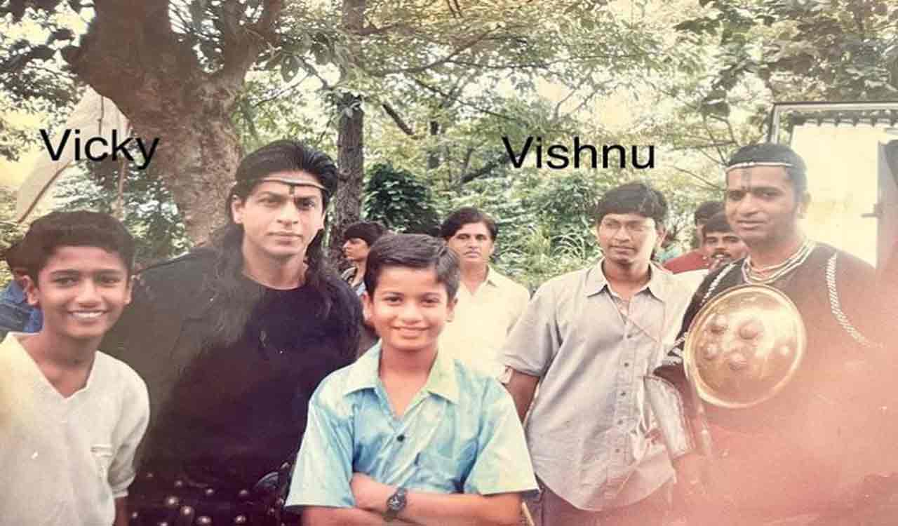 Childhood picture of Vicky Kaushal with Shah Rukh Khan goes viral