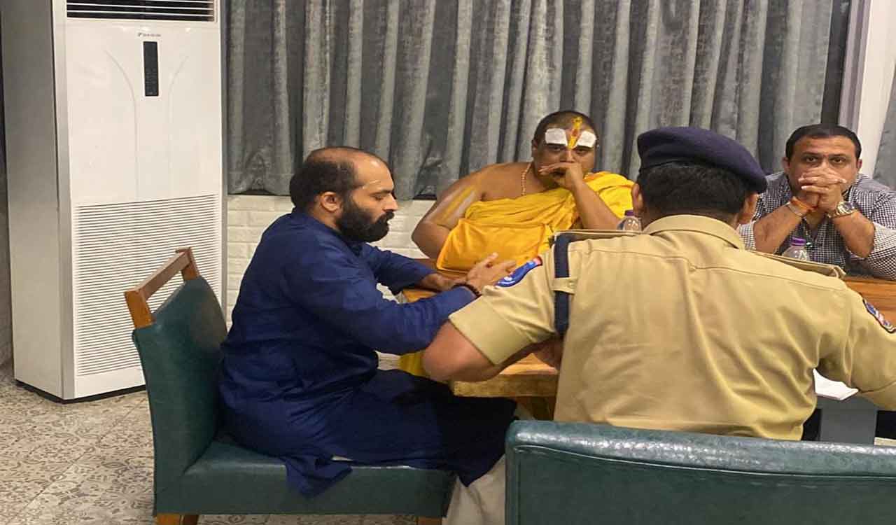 Three BJP agents held with cash trying to buy TRS MLAs in Hyderabad