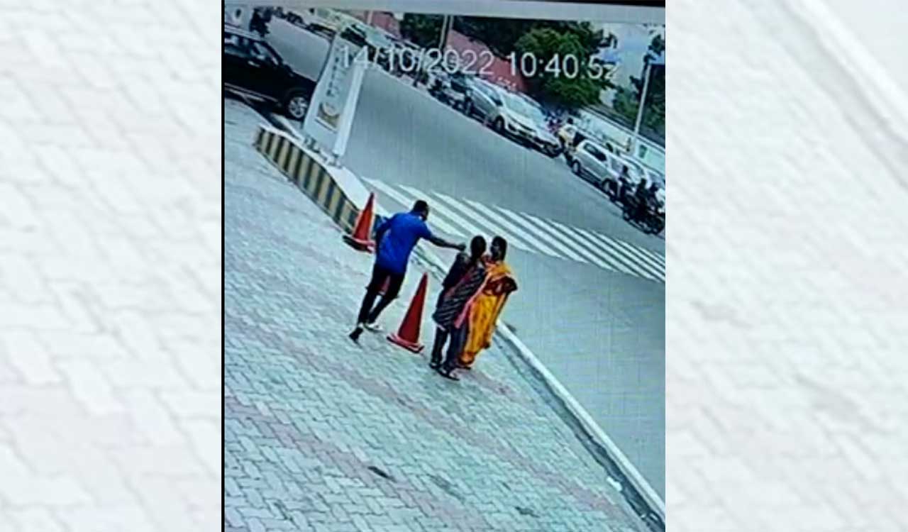 Watch: Chain snatcher caught red-handed, thrashed in Hyderabad