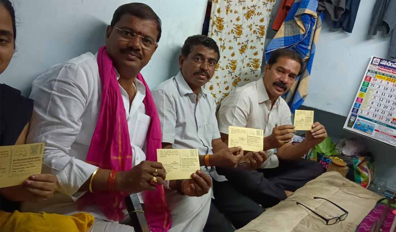 MLA Vinay Bhaskar joins postcard campaign against GST on handlooms