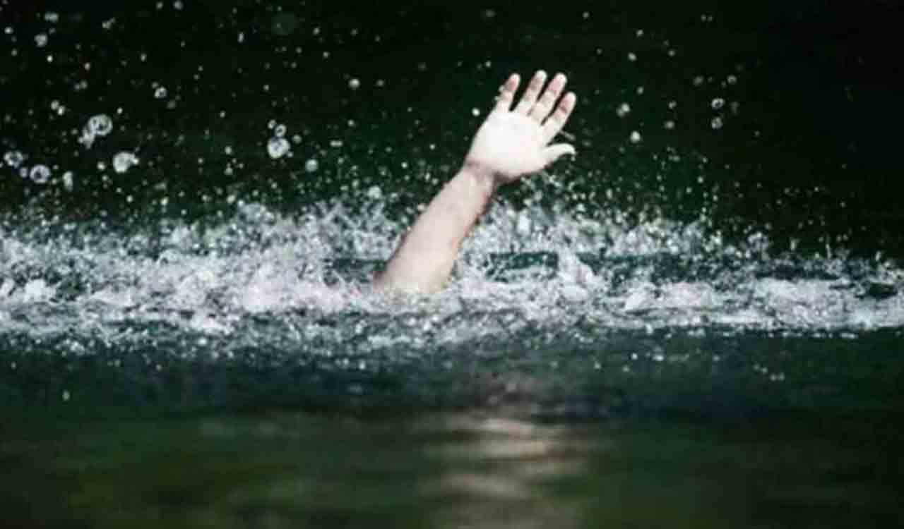 Chased by monkeys, two teenagers drown in Nizamabad
