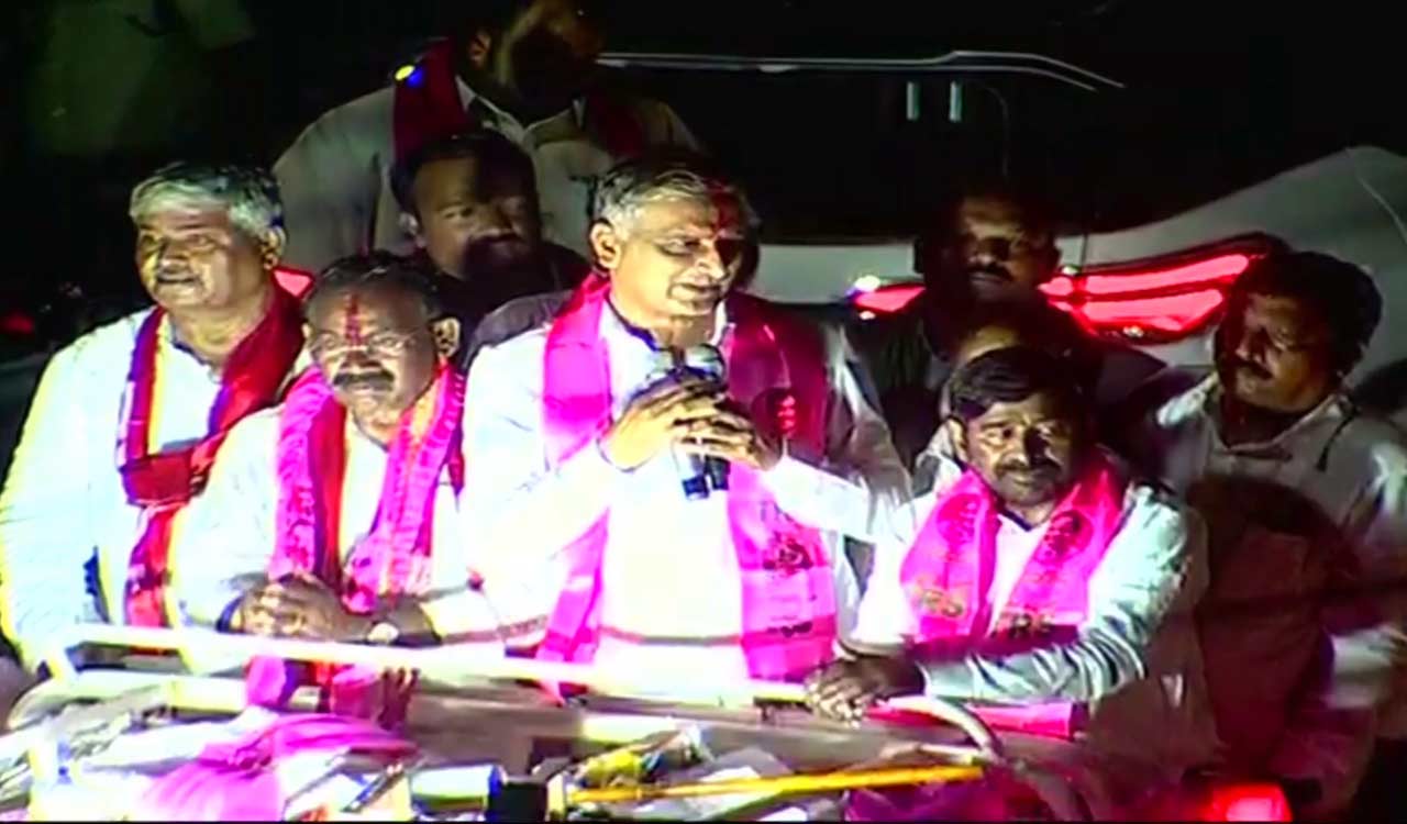 Harish cautions Munugode voters on pump set meters, LPG price hike if BJP wins