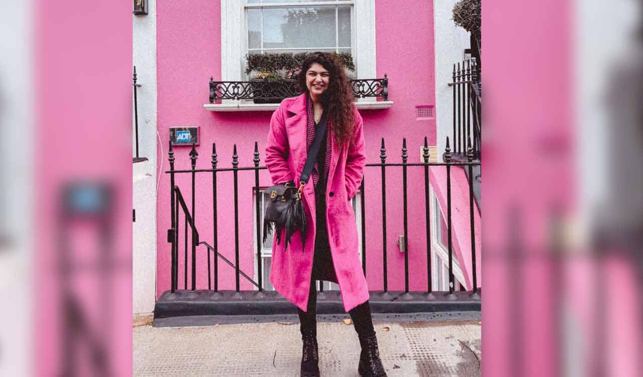 Anshula Kapoor’s pic from London receives the cutest response from Janhvi
