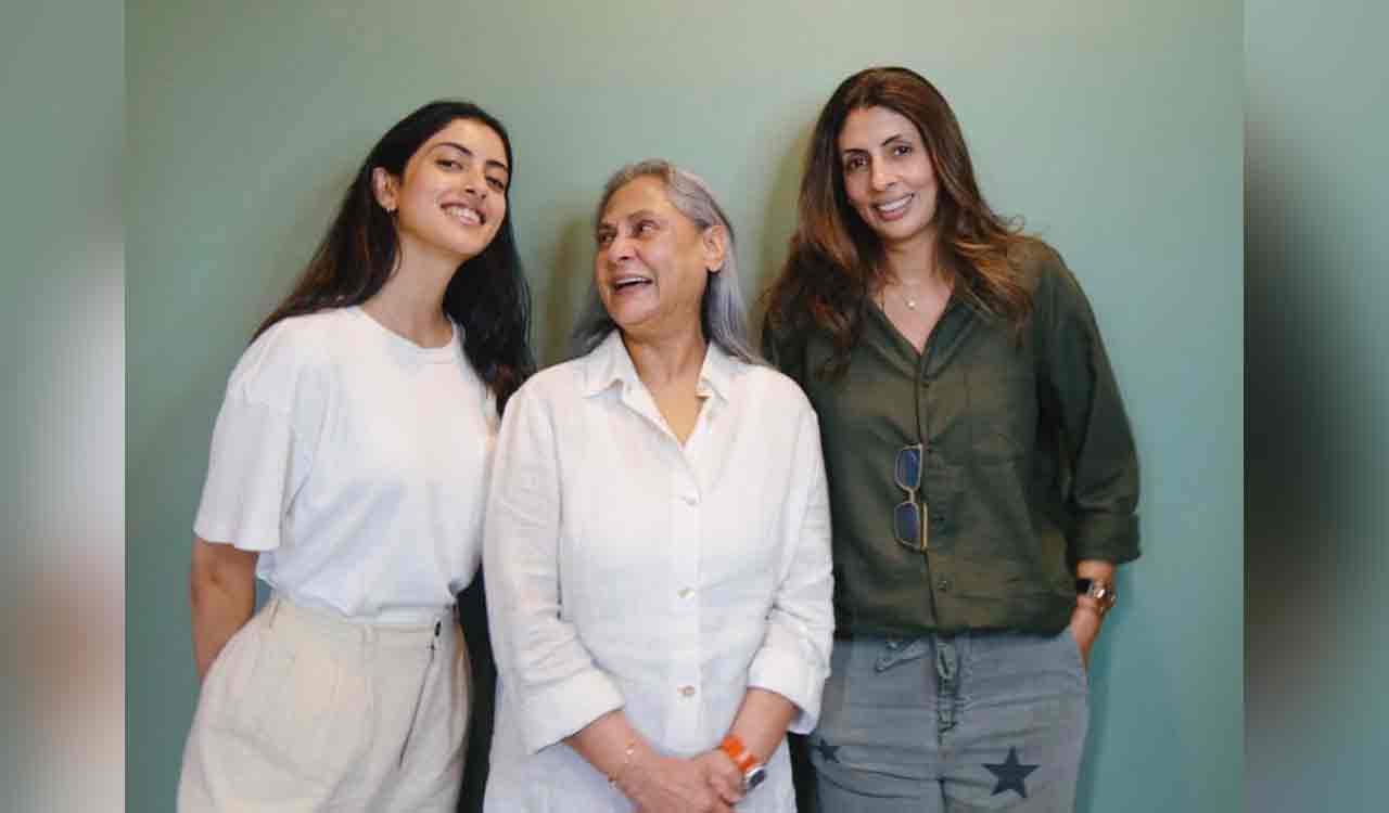 Watch: “Hope you fall,” says Jaya Bachchan as paparazzo clicks her photos