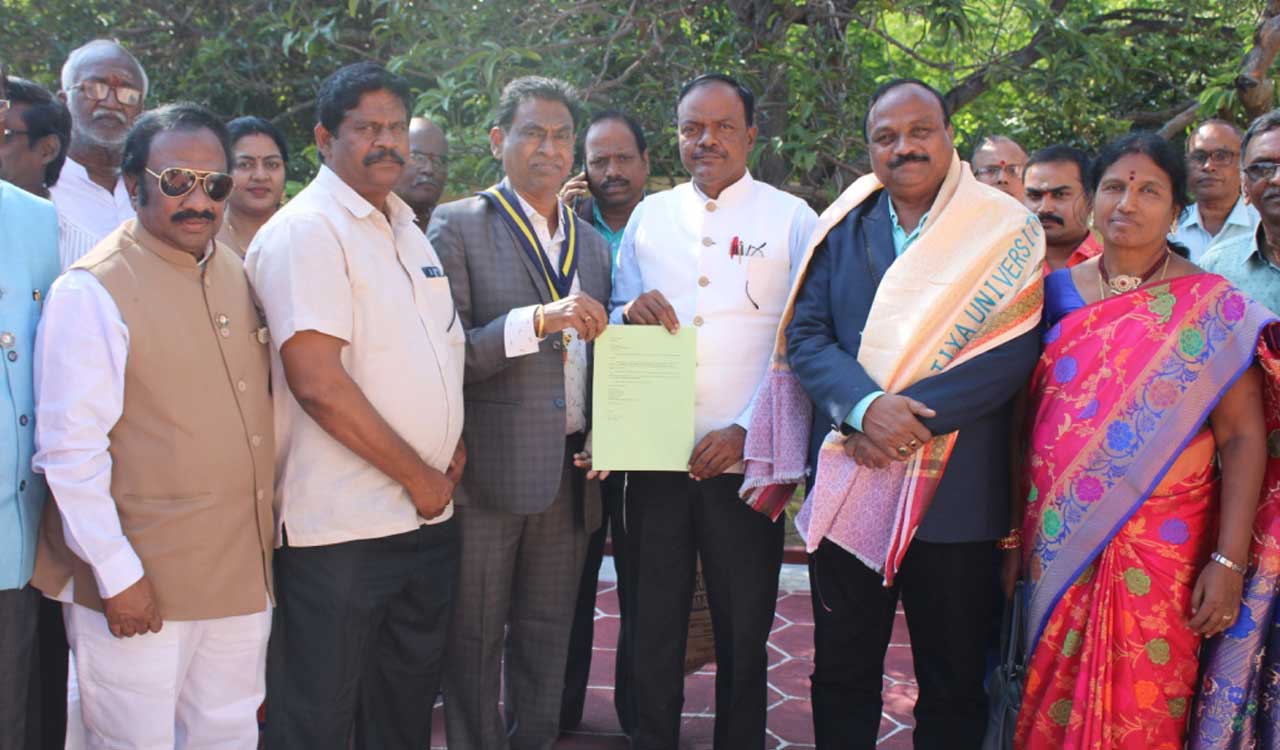 Warangal: Gold medal instituted in memory of Pulluru Kashaiah at KU