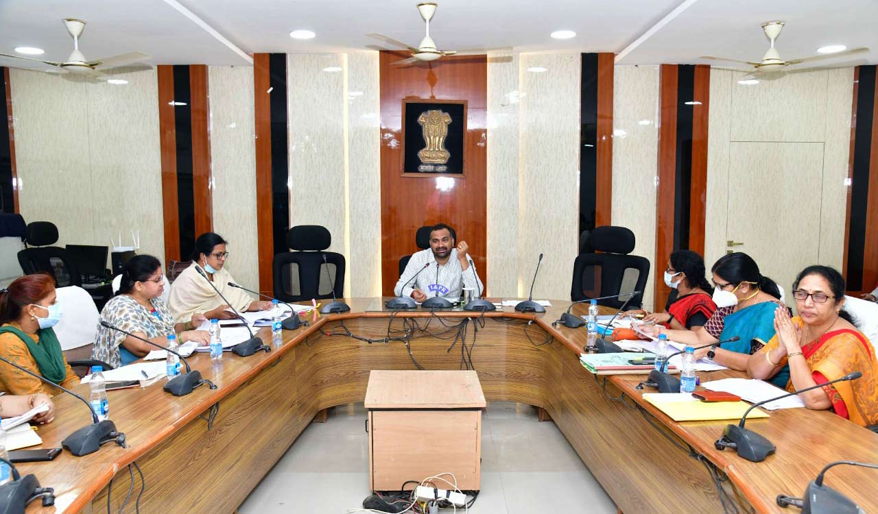 Upload pregnant women details online: Karimnagar Collector to officials