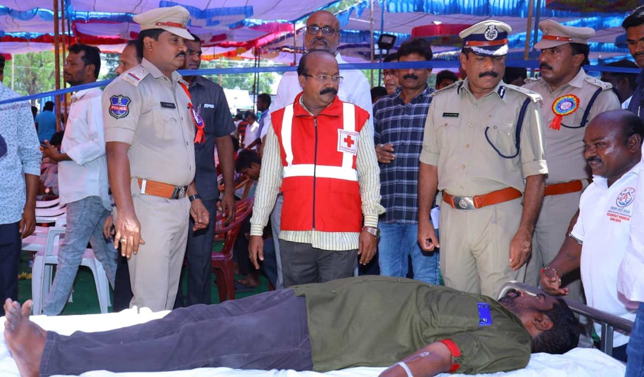 Mancherial: Mega blood donation event organized to mark Police Commemoration Week