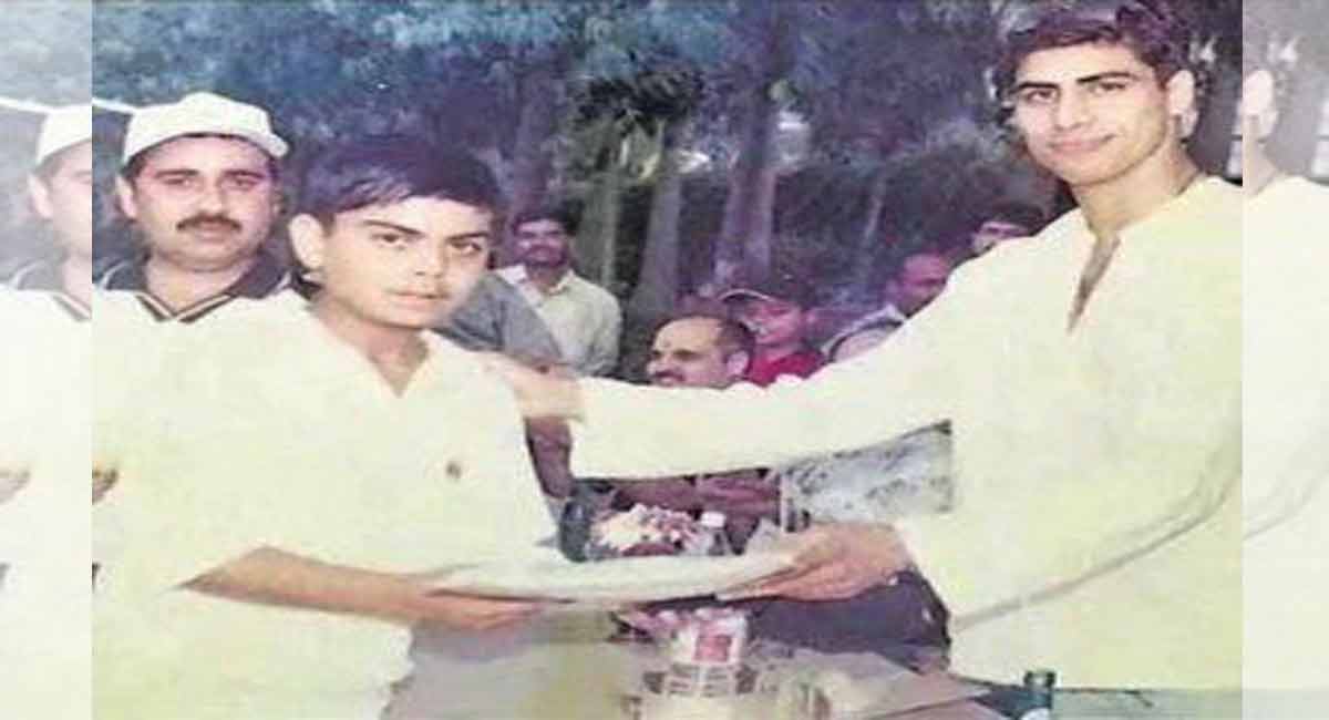 Mohammad Azharuddin gets trolled for his tweet on Virat & Nehra’s throwback pic