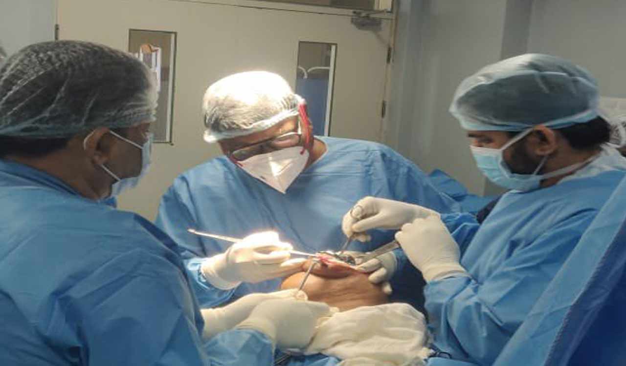 Ten knee replacement surgeries performed in 24 hours at GGH Nizamabad