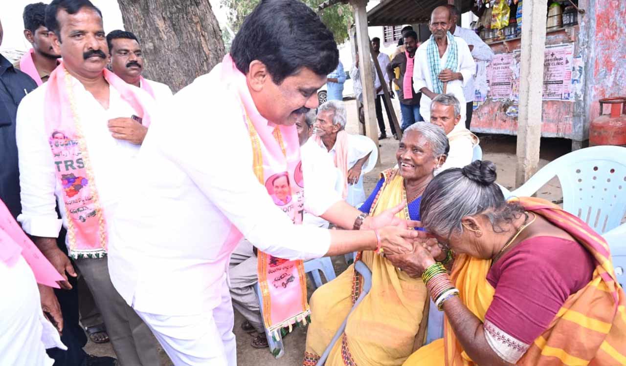 Munugode by-poll: Vote for car, icon of welfare and development, says Vemula