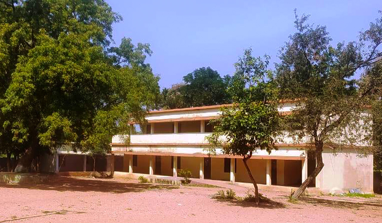 Vikarabad: High Court advocate Venkat Reddy to set up library in ZPHS-Mekavanampally