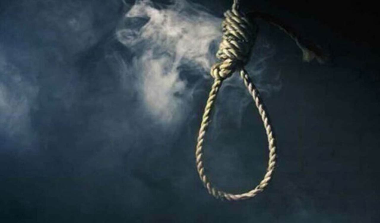 Man hangs self after loan app executives morph his photo as gay in Wanaparthy