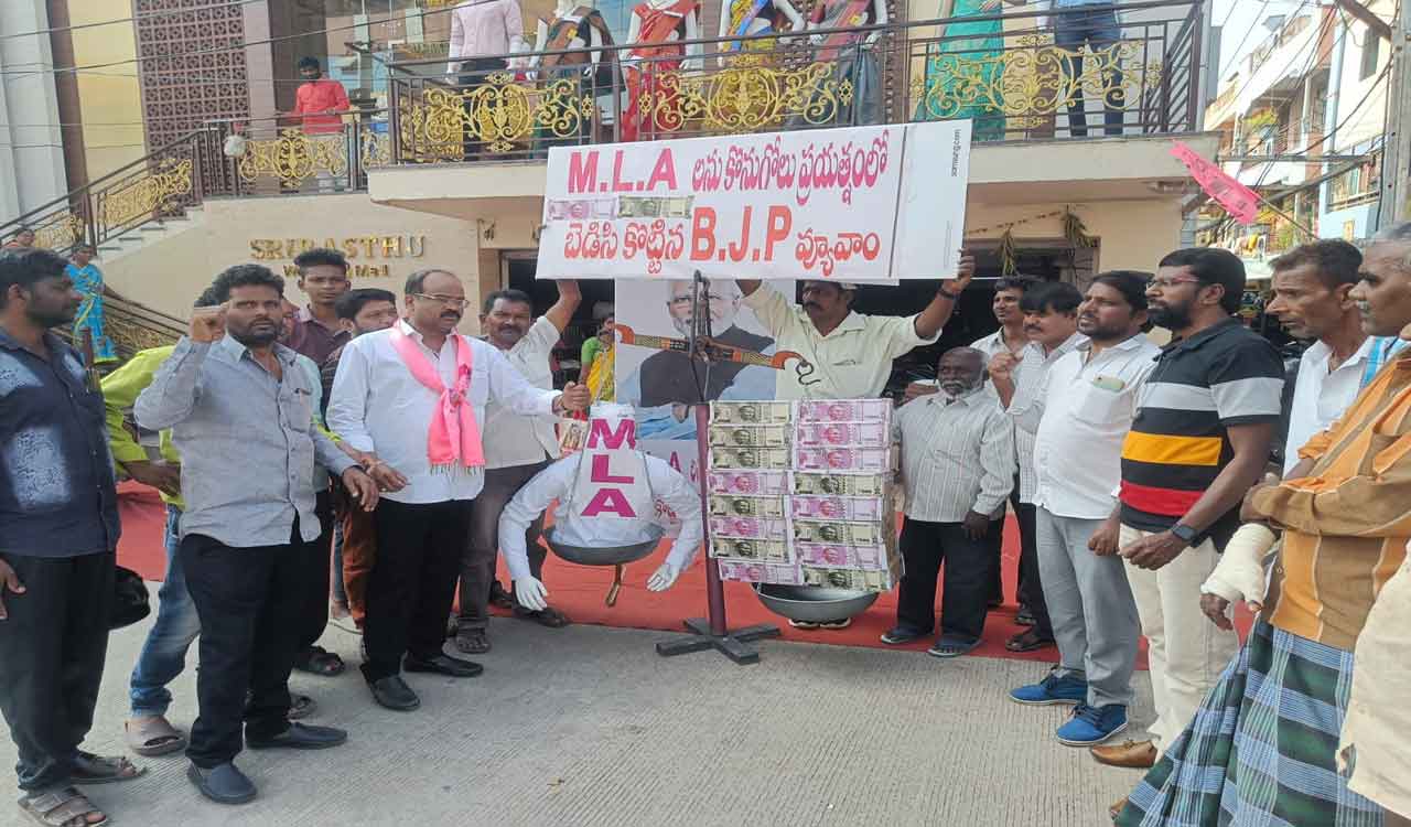 BJP’s attempts to lure TRS MLAs put on display in Warangal