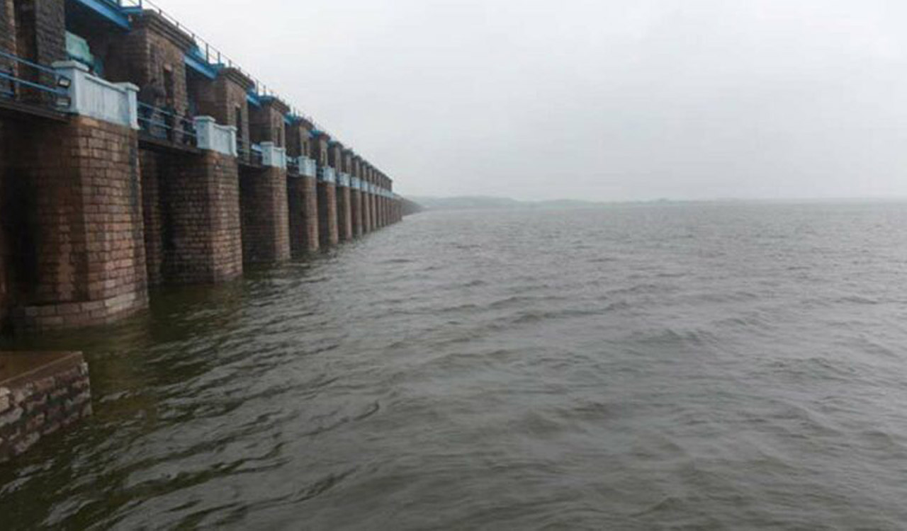 Hyderabad rains: Four gates of Twin reservoir lifted